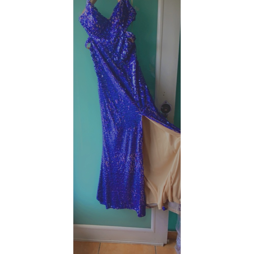 Dress - Picture 2 of 3